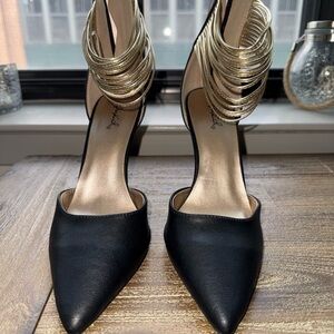 Elegant Black and Gold Statement Heels Size 8